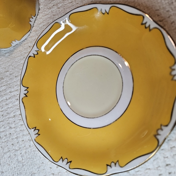Royal Albert Teacup and Saucer YELLOW GOLD Pattern/Trim Flowers RARE Vintage - Picture 6 of 15